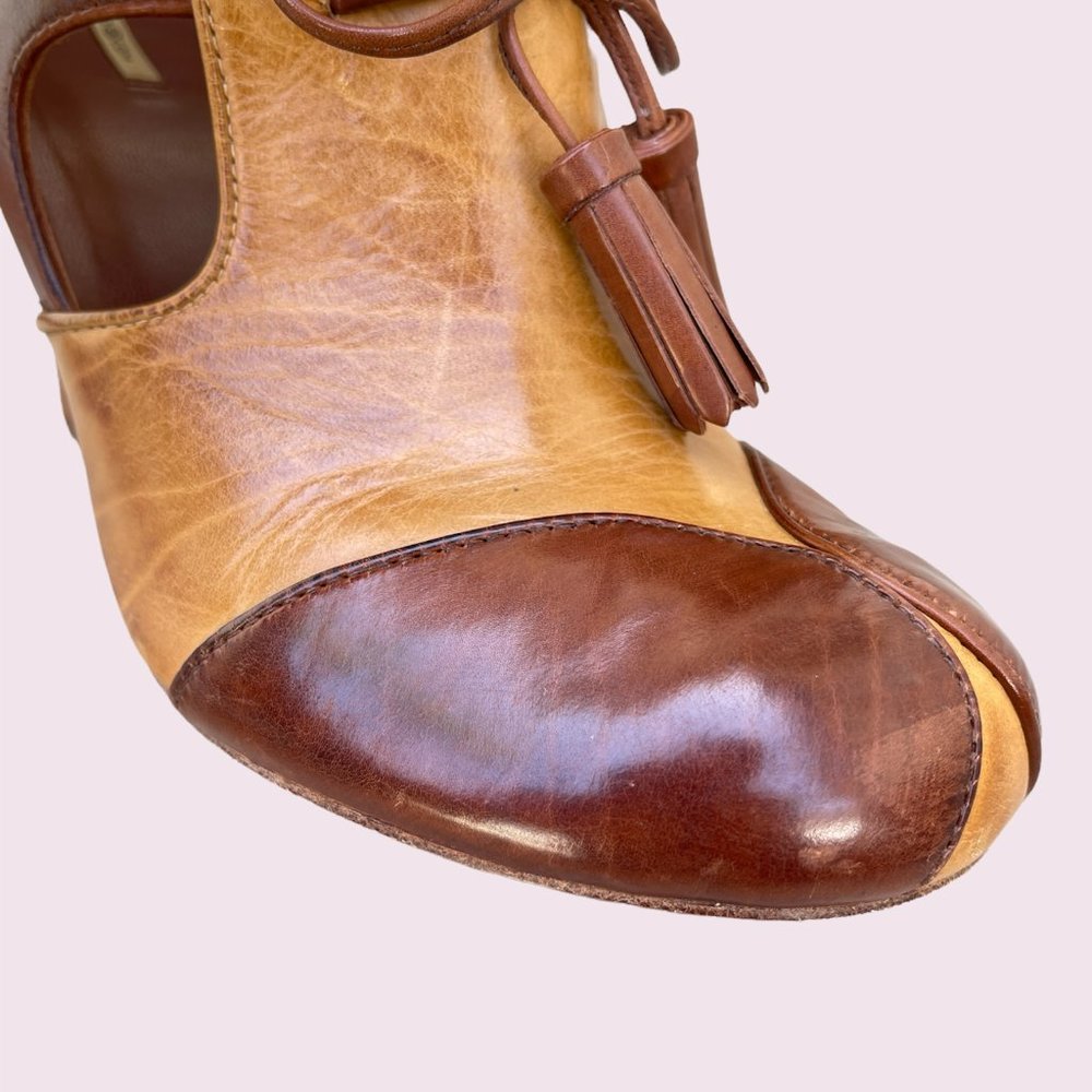 Max Studio Two-Tone Brown Leather Heels - Picture 12 of 14